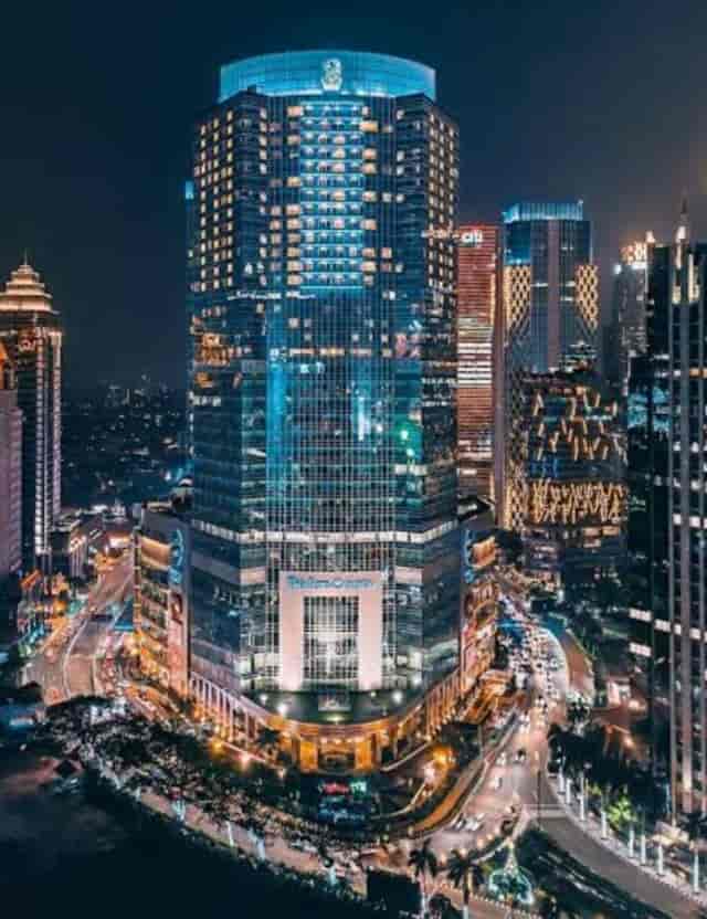Ritz-Carlton Jakarta suites with city skyline, ideal for corporate events and networking.