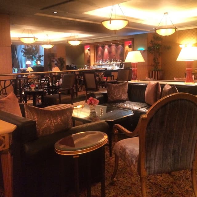 Cascade Lounge