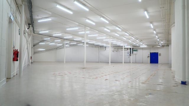 Spacious SCRUM Studios warehouse, ideal for corporate meetings and exhibitions.