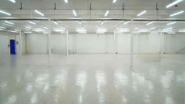 Spacious SCRUM Studios warehouse with polished floors, ideal for trade shows and events.