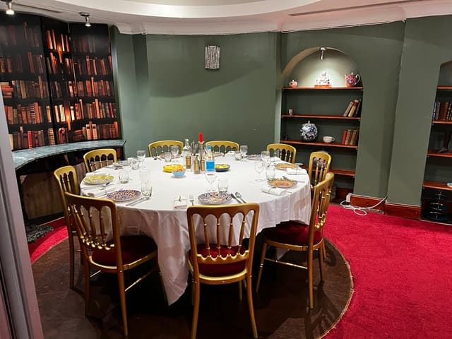 Jananeh Restaurant & Bar