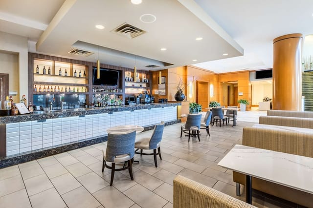 Modern hotel bar in Embassy Suites Houston, ideal for networking and informal events.