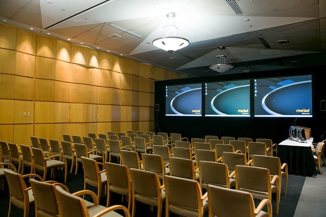 Horizon Ballroom: theater-style meeting space for engaging conferences and seminars.
