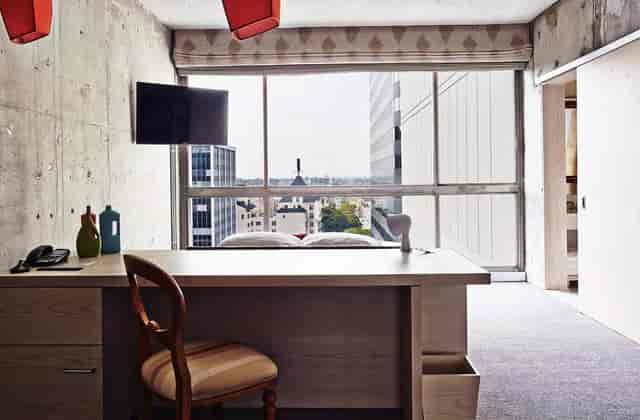 Accessible modern meeting room with city view, perfect for intimate gatherings and brainstorming.