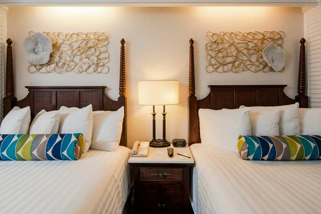 Grand Palm Colonnade