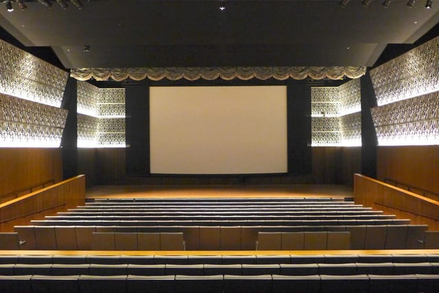 Oprah Winfrey Theater: elegant conference hall for presentations and seminars.