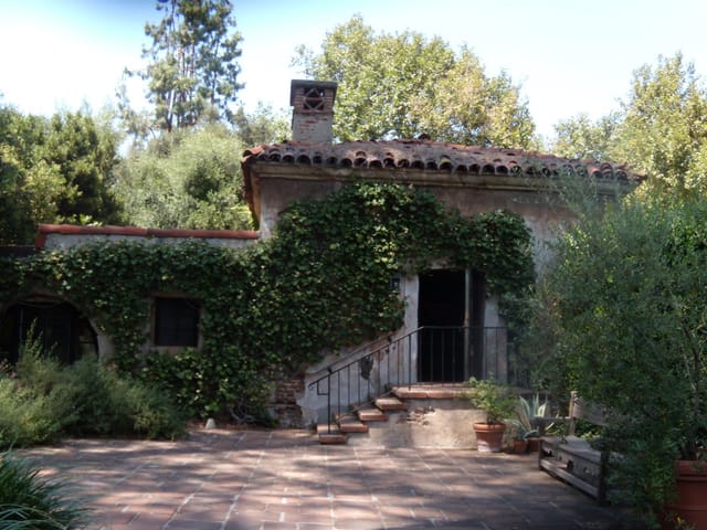 Ivy-covered El Molino Viejo museum, perfect for rustic weddings and outdoor events.