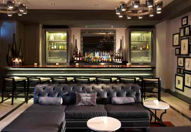 Sophisticated lounge at The Georgetown Inn bar for networking and casual meetings.