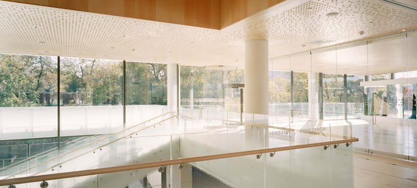 Alfred Nobel Hall: modern corporate event space with natural light and glass walls.