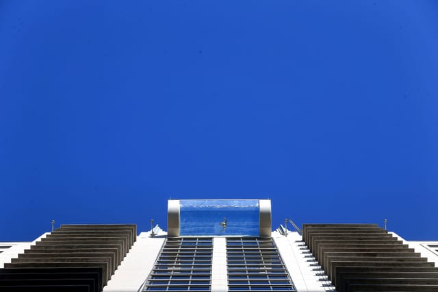 skyscraper pool at Market Square Tower