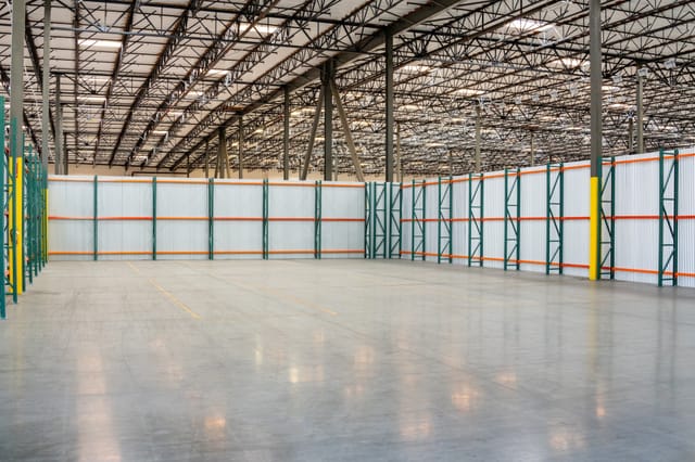 Spacious Cubework event space with high ceilings for conferences and exhibitions.