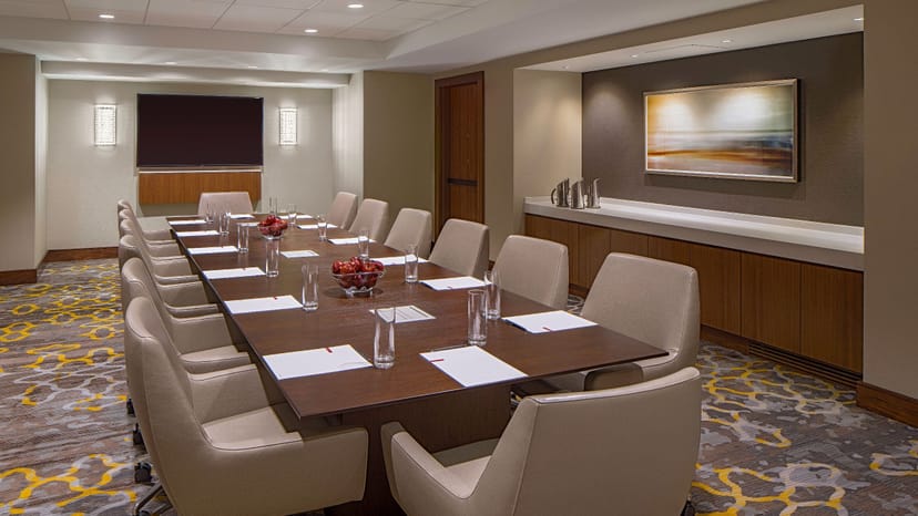 Meeting room at DC City Center with modern decor, ideal for professional events.