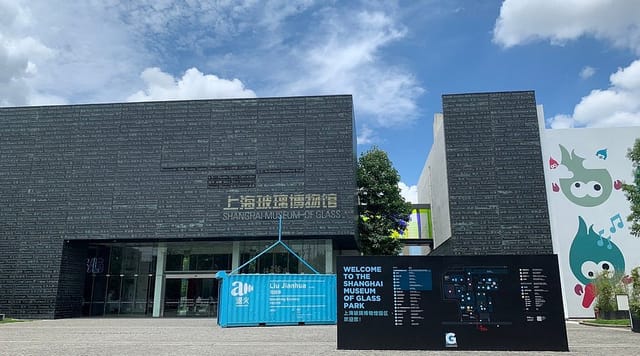 Modern Event Hall at Shanghai Museum of Glass, perfect for exhibitions and meetings.