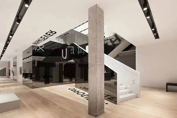 Modern event hall with sleek design at Shanghai Museum of Glass for exhibitions and meetings.