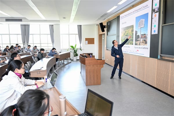Professional presentation in Shanghai University classroom with advanced audiovisual technology.