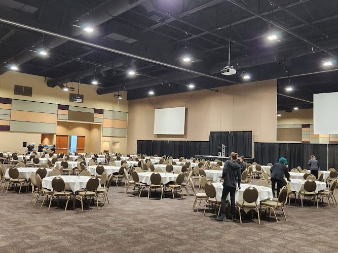 Three Rivers Conference Center spacious venue with round tables, perfect for banquets and conferences.