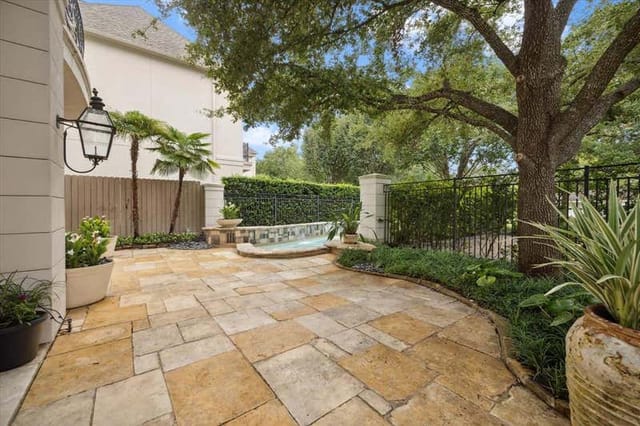 Serene garden at The Wynden, ideal for intimate gatherings and networking events.