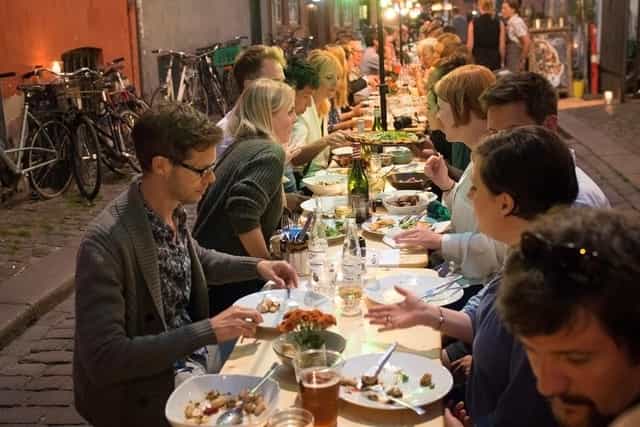 Outdoor dining setup at Magstræde 18, perfect for networking and celebratory events.