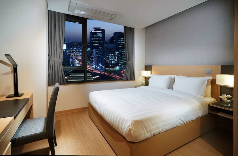 Modern hotel room in Fraser Place Namdaemun, Seoul with panoramic city view for events.