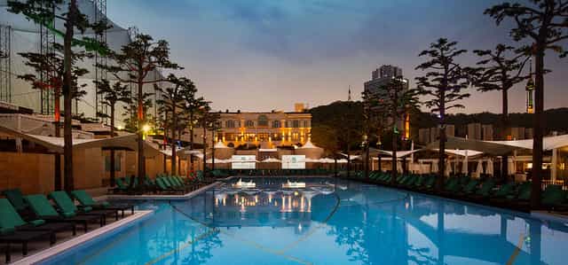 Private plunge pools at Banyan Tree Club & Spa Seoul, perfect for luxury events.
