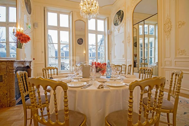 Elegant restaurant dining space with round table, ideal for intimate gatherings and meetings.