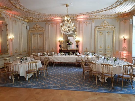 Elegant banquet room with chandelier for corporate events or weddings at Maison des Polytechniciens.