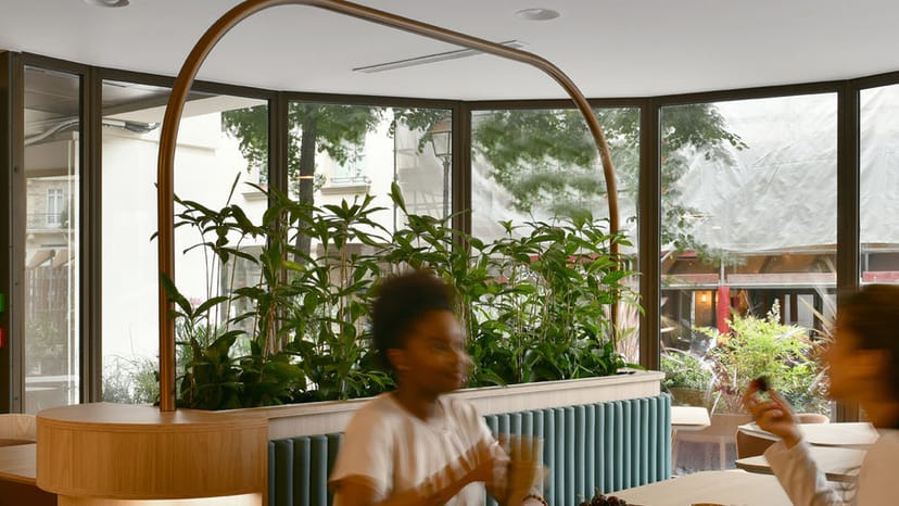 Modern meeting space with natural light in Citadines Les Halles Paris for creative brainstorming.
