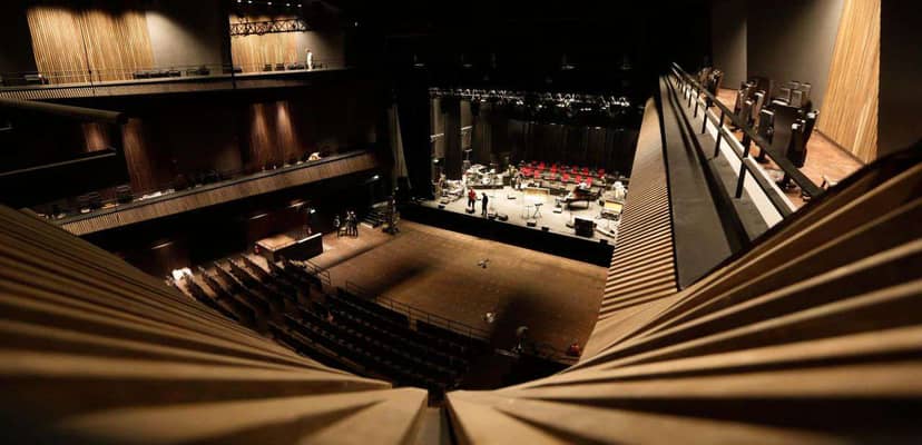 Grande Salle at Salle Pleyel: elegant auditorium setup for versatile performances and events.