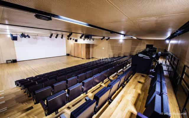 Spacious conference room with tiered seating at Cité de la musique, ideal for events.