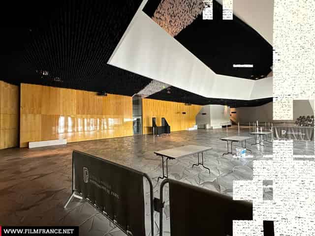 Panoramic Petit Salon