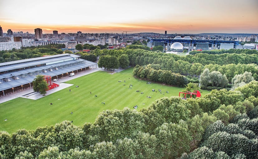 Prairie du Triangle in Parc de la Villette, a green venue for outdoor events and gatherings.