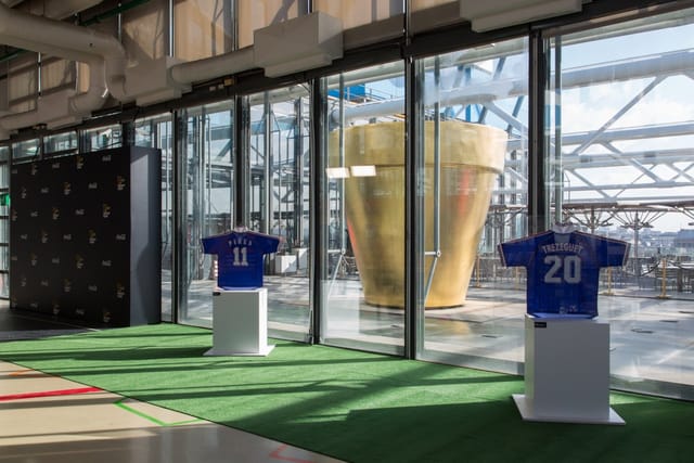 Espace U at Centre Pompidou: sleek event space with jerseys and trophy for dynamic meetings.