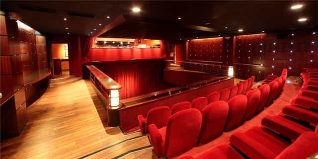 Auditorium at Club de l'Étoile with plush red seating, ideal for corporate events and presentations.