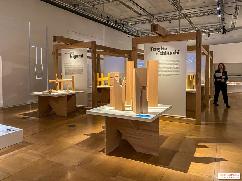 Art exhibition with wooden sculptures at Maison de la culture, Paris – creative workshop venue.