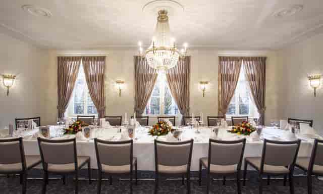Elegant dining room in Main Hall, Belvoirpark Zürich for corporate meetings and events.