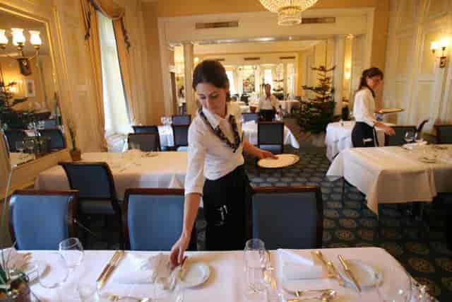 Private dining room in Belvoirpark Zürich, elegant setting for formal events.