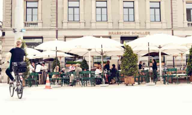 Outdoor dining at Goethe Bar, perfect for casual networking and receptions.