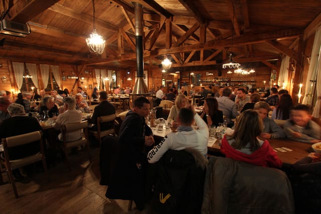 Vibrant dining event in rustic Baracca Zermatt, perfect for corporate dinners and social gatherings.