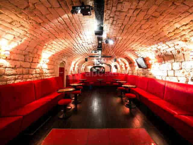 Stylish event space with arched brick ceiling for cocktail receptions in Paris.