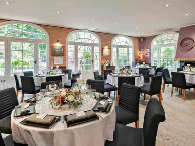 Elegant dining setup in Salle des fêtes, Paris 13ème for corporate events and private functions.