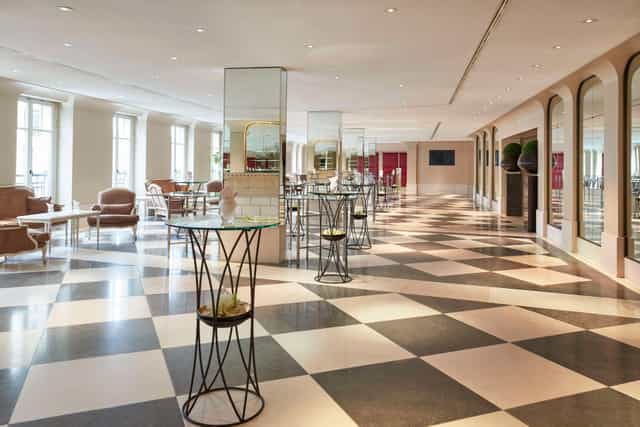 Elegant Ballroom Palaissaal at Hotel Adlon for upscale meetings and receptions.