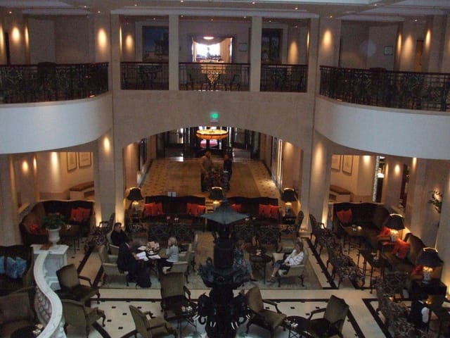 Palais Foyer, Hotel Adlon: elegant hotel lobby for networking events and meetings.