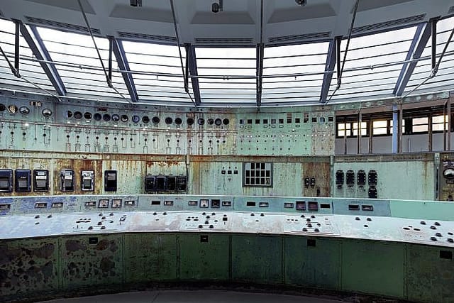 Vintage control room in ewerk Berlin, perfect for innovative corporate events.