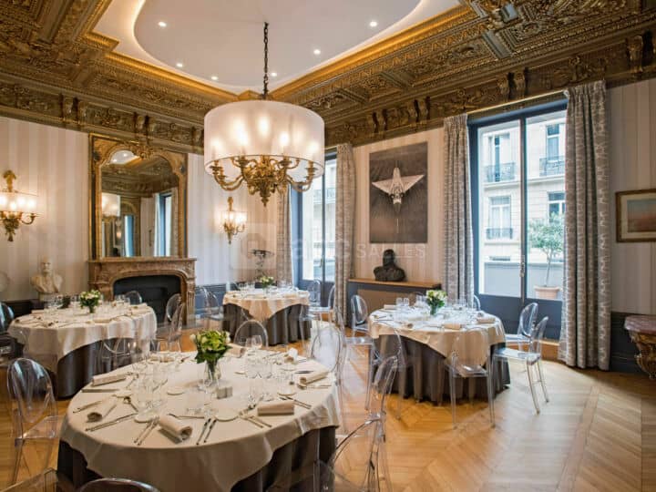 Elegant Salle des fêtes Paris 16ème venue with ornate décor for upscale events.