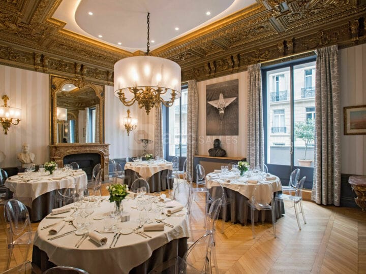 Elegant Salle des fêtes Paris 16ème venue with ornate décor for upscale events.