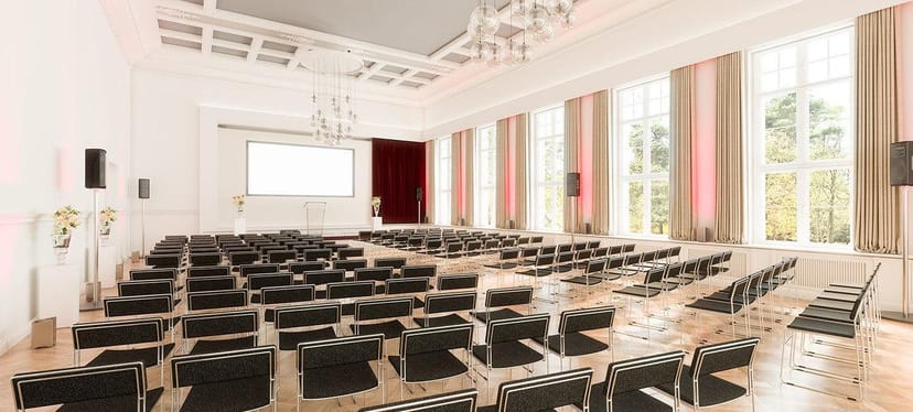 Elegant conference room in Villa Schützenhof, ideal for seminars and corporate events.