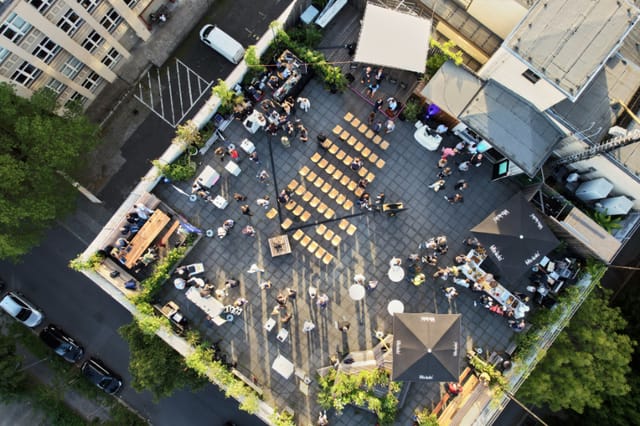 Vibrant rooftop terrace in Colonia Nova, perfect for gatherings and events.