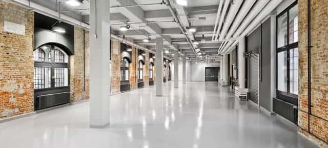 Spacious STATION-Berlin showroom with high ceilings for corporate and creative events