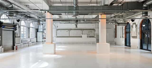 Spacious STATION-Berlin showroom with high ceilings for conferences and exhibitions