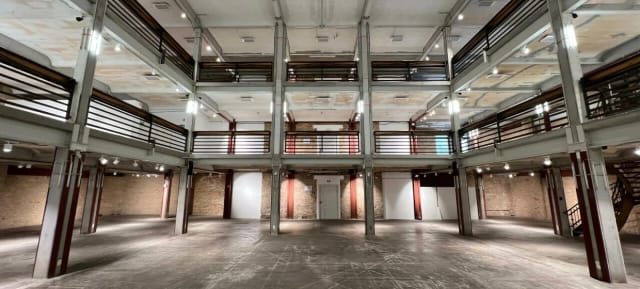 Open-concept venue in Kühlhaus Berlin, perfect for weddings and corporate events.